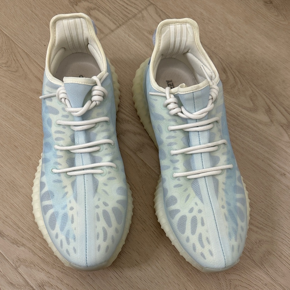 Yeezy boost 350 v2 MONO ICE